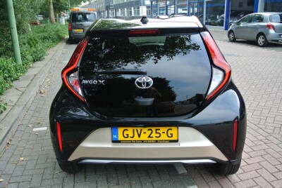 Toyota-Aygo X-11