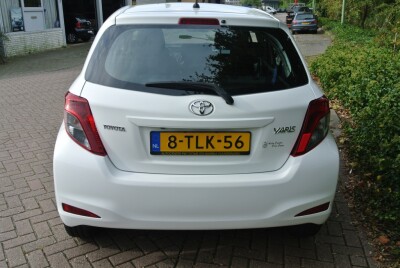 Toyota-Yaris-12